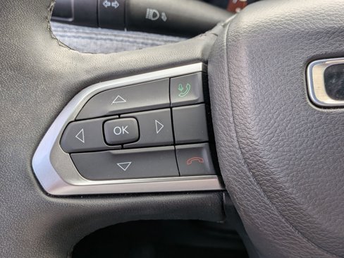 Used 2023 Jeep Compass Latitude image 15