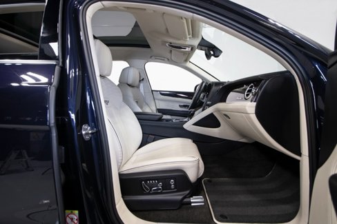 Used 2023 Bentley Bentayga Extended Wheelbase image 52