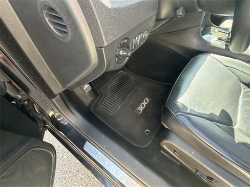 Used 2014 Chrysler 300 C image 35