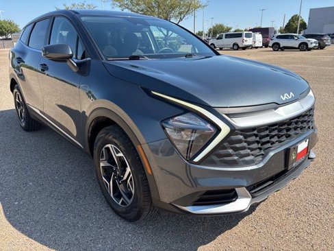 Used 2023 Kia Sportage LX image 9
