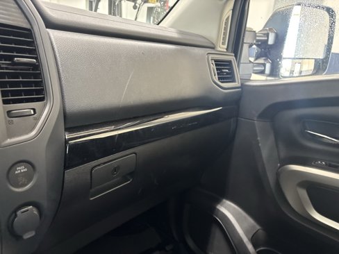 Used 2022 Nissan Titan SV w/ SV Convenience Package image 17