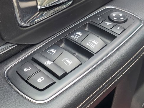 Used 2016 RAM 1500 Laramie w/ Convenience Group image 11