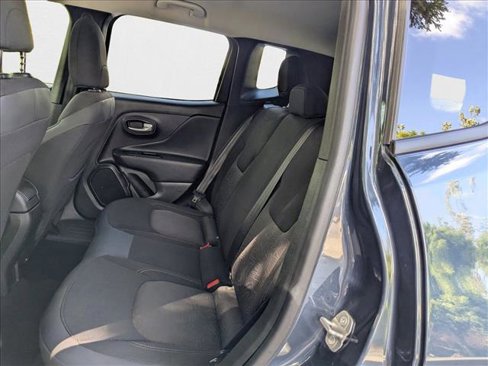 Used 2023 Jeep Renegade Latitude image 16