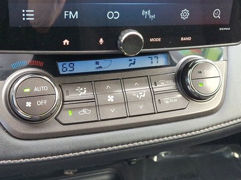 Used 2015 Toyota RAV4 XLE image 17