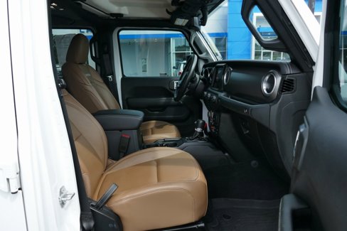 Used 2023 Jeep Gladiator Rubicon w/ Cold Weather Group image 14