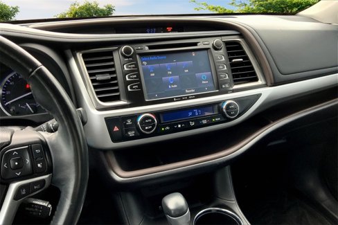 Used 2018 Toyota Highlander XLE image 9