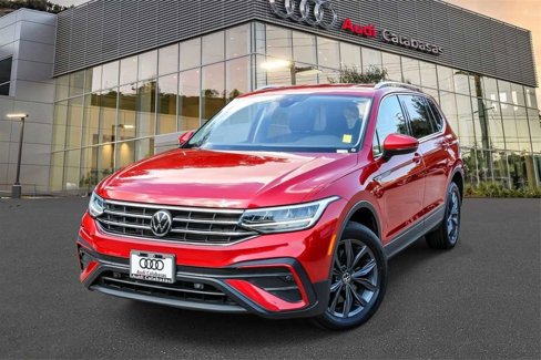 Used 2022 Volkswagen Tiguan SE image 1