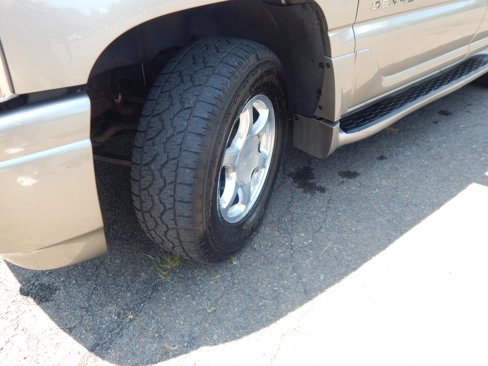 Used 2002 GMC Yukon Denali image 20