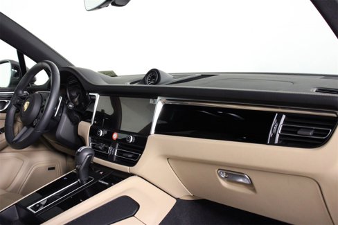 Certified 2025 Porsche Macan Turbo image 24