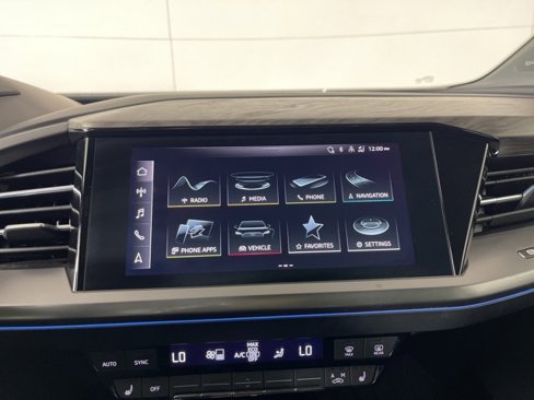 Used 2022 Audi Q4 e-tron Prestige image 26