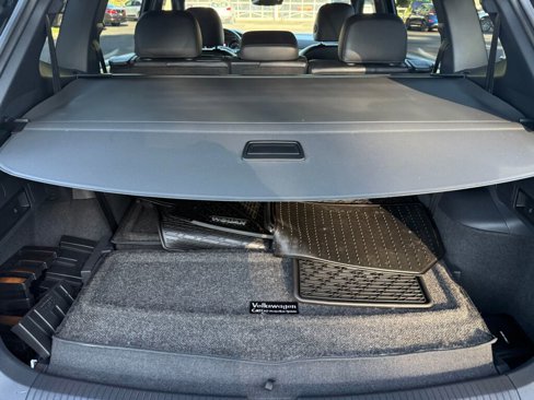 Used 2020 Volkswagen Tiguan SE R-Line w/ 3rd Row Seat Package image 32