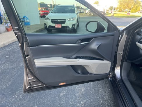 Used 2018 Toyota Camry LE image 14