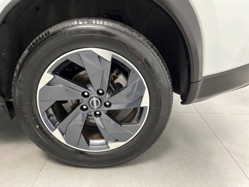 Used 2024 Nissan Rogue SV image 45