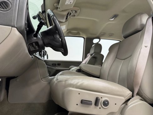 Used 2005 GMC Yukon XL SLT w/ SLT Preferred Equipment Group image 15