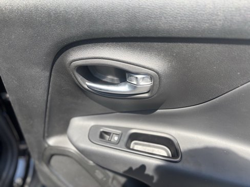 Used 2022 Jeep Renegade Altitude image 17