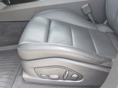 Certified 2024 Porsche Macan 4 Electric image 32