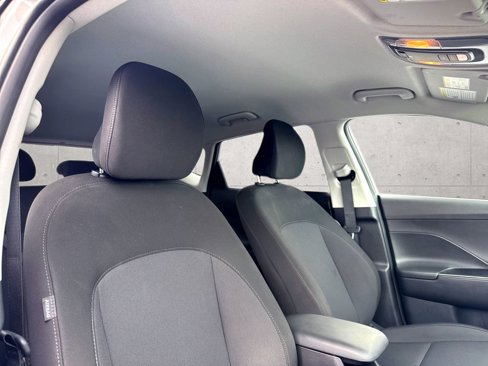 Used 2025 Hyundai Kona SEL image 7