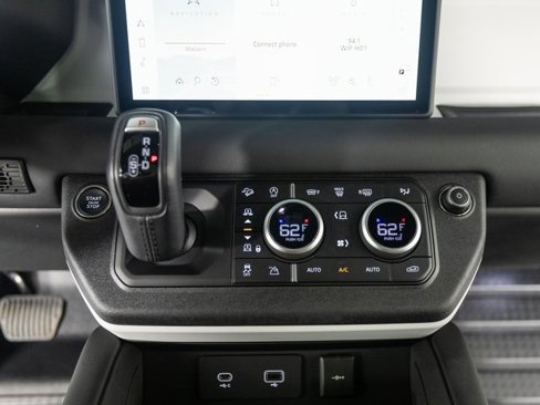 Used 2024 Land Rover Defender 110 S image 15