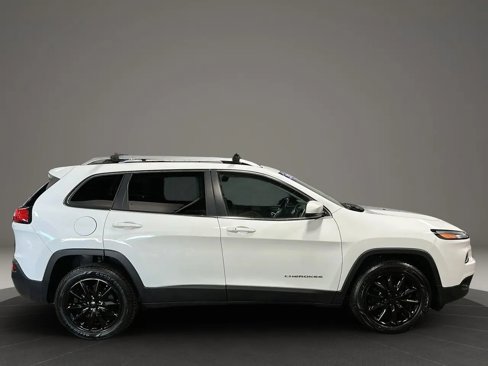 Used 2017 Jeep Cherokee Limited image 5