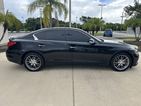 Used 2017 INFINITI Q50 Signature Edition w/ All Weather Package (L93) image 3