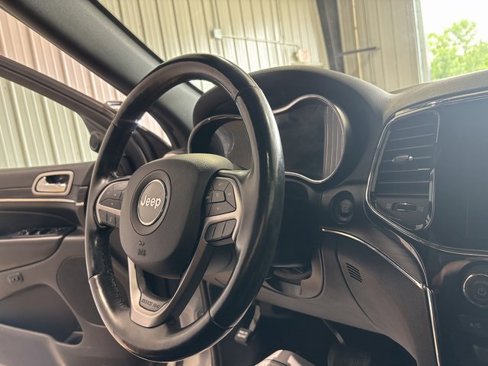 Used 2020 Jeep Grand Cherokee Limited image 18
