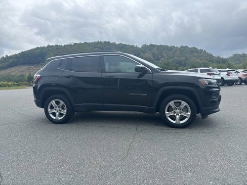 Used 2023 Jeep Compass Latitude image 6