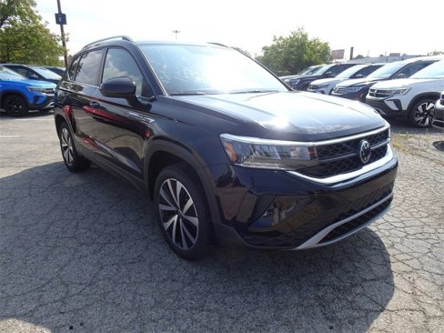 Certified 2024 Volkswagen Taos SE image 8