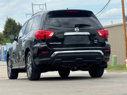 Used 2018 Nissan Pathfinder S image 11
