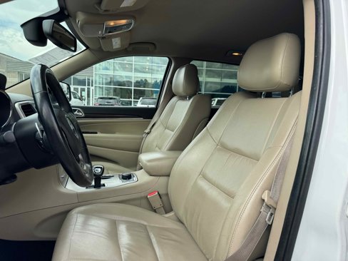 Used 2014 Jeep Grand Cherokee Limited image 16