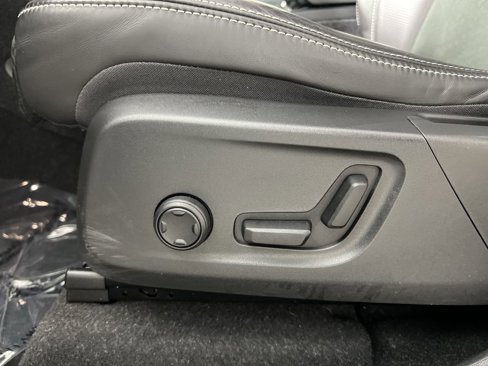 Used 2021 Volvo XC40 P8 Recharge w/ Advanced Package image 16