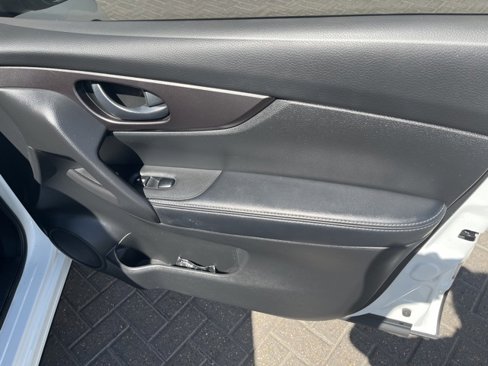 Used 2020 Nissan Rogue Sport S image 22