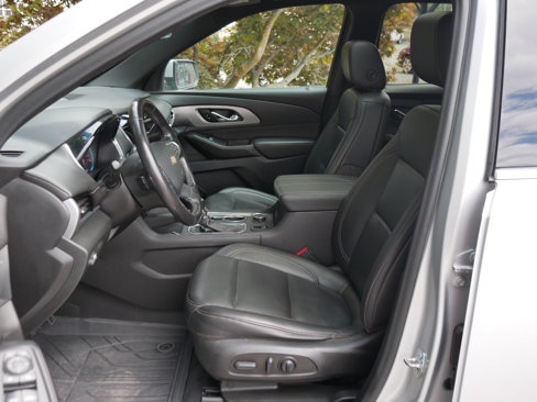 Used 2022 Chevrolet Traverse LT w/ LT Premium Package image 3