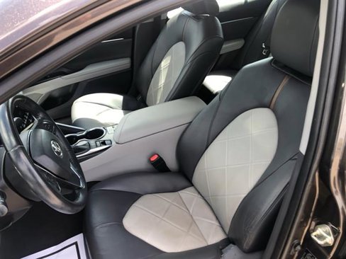 Used 2019 Toyota Camry SE image 10