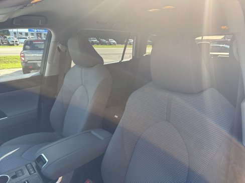 Used 2021 Toyota Highlander LE image 10