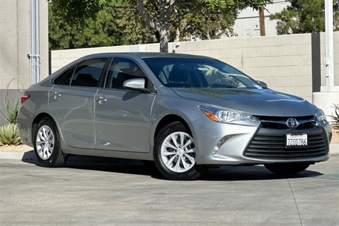 Used 2017 Toyota Camry LE image 2