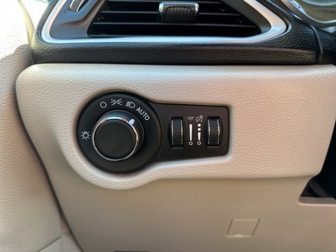 Used 2021 Chrysler Voyager Lxi image 28