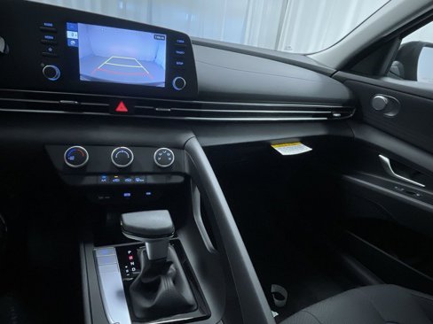 New 2025 Hyundai Elantra SE image 9