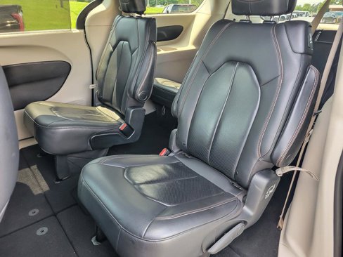 Used 2020 Chrysler Pacifica Touring-L image 10