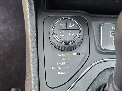 Used 2022 Jeep Cherokee Trailhawk w/ Sound & Nav Group image 22