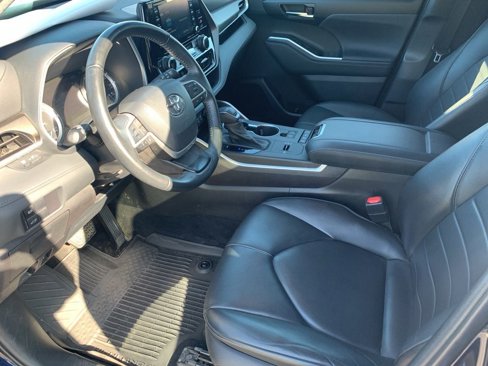 Used 2022 Toyota Highlander XLE image 13
