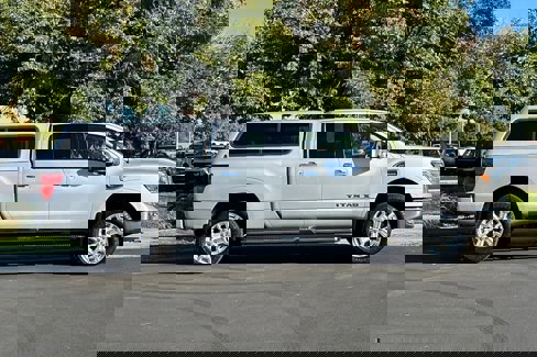 Used 2016 Nissan Titan SL image 8