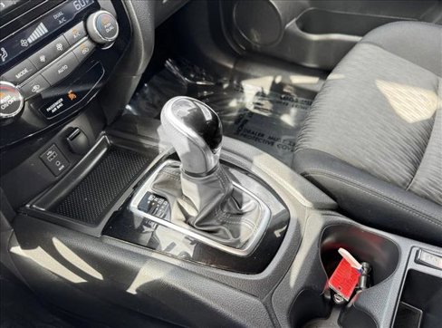 Used 2017 Nissan Rogue SV image 16