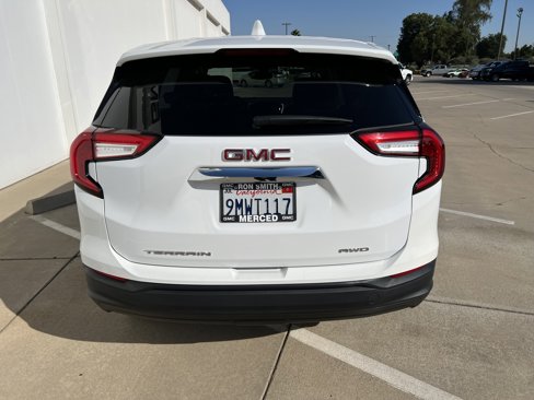 Used 2024 GMC Terrain SLE image 10