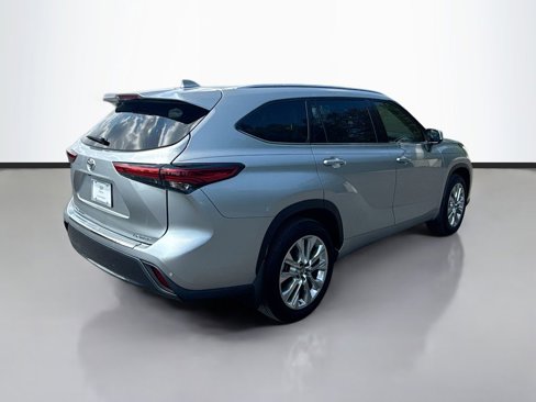 Used 2023 Toyota Highlander Limited image 5