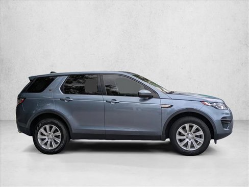 Used 2019 Land Rover Discovery Sport SE image 4