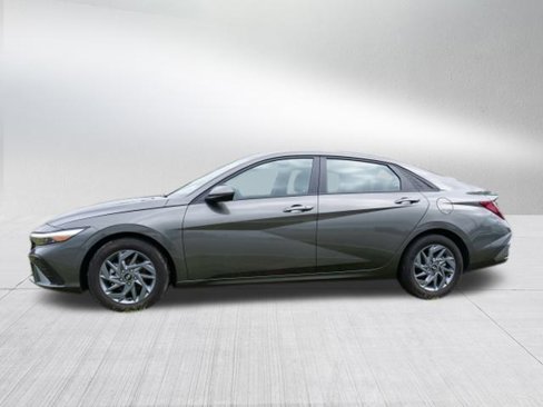 Used 2024 Hyundai Elantra SEL image 6