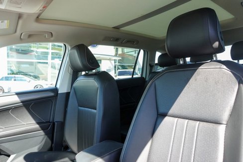 Used 2024 Volkswagen Tiguan SE w/ Panoramic Sunroof Package image 27
