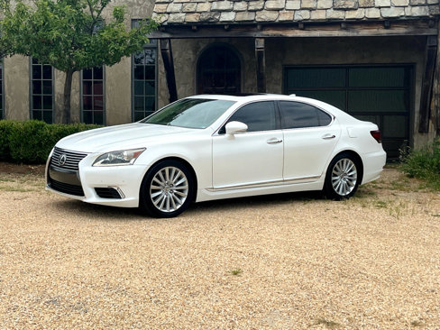 Used 2014 Lexus LS 460 image 2