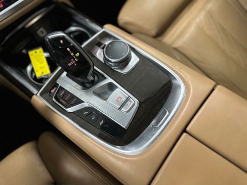 Used 2016 BMW 740i image 20