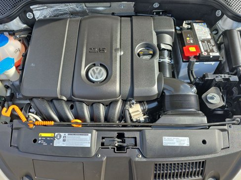 Used 2012 Volkswagen Beetle 2.5 image 13